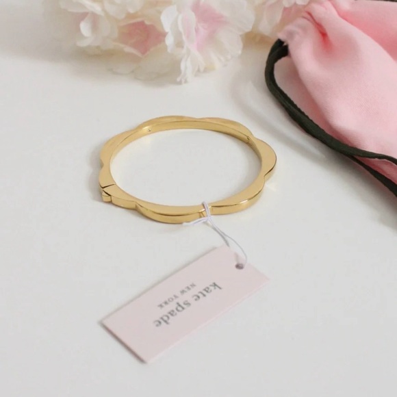 kate spade Jewelry - KATE SPADE SCALLOP HINGE BANGLE